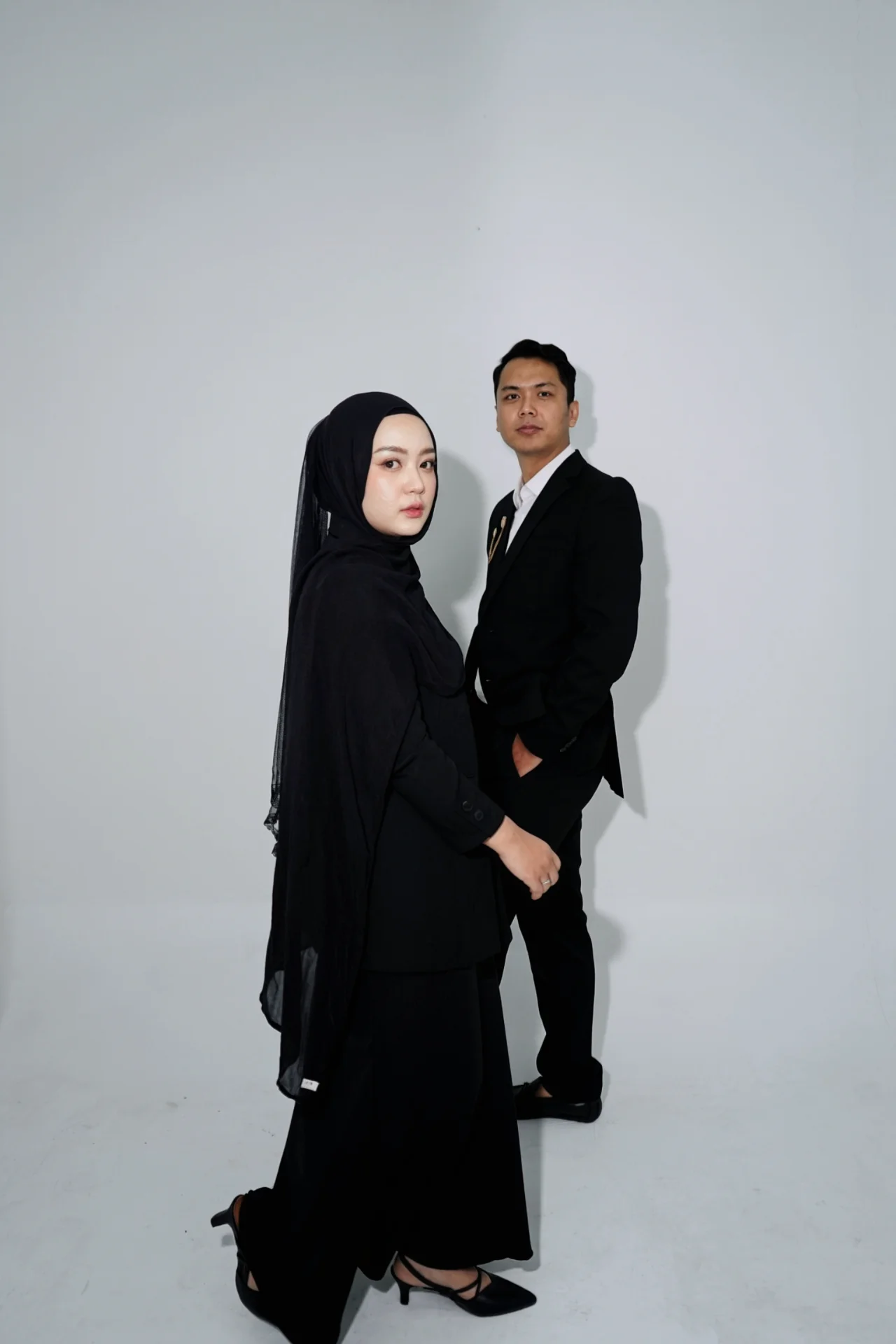 MUHAMAD ARIFIN SUNARWAN, A.Md & AMELIA DWI FITRIANI, S.Tr.AP
